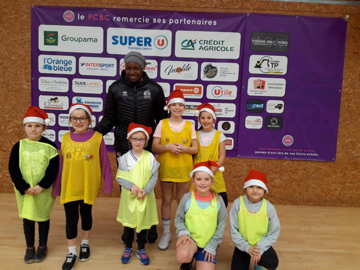 Après midi avec le père Noël et les joueuses du LBB