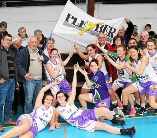 des-supporters-ravis-comme-les-joueuses-loisa-dohollou_3322300.jpg
